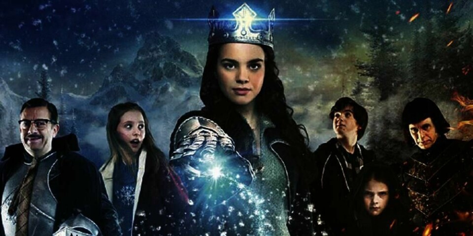 JUL: Filmen «Julekongen - full rustning» fortsetter tre år etter TV-serien. Prinsesse Eiril (i midten) er i trøbbel. Trollmannen Snerk (til høyre) har tatt makten med en magisk rustning. Nå må Mira, Kevin og pappa Anton hjelpe.