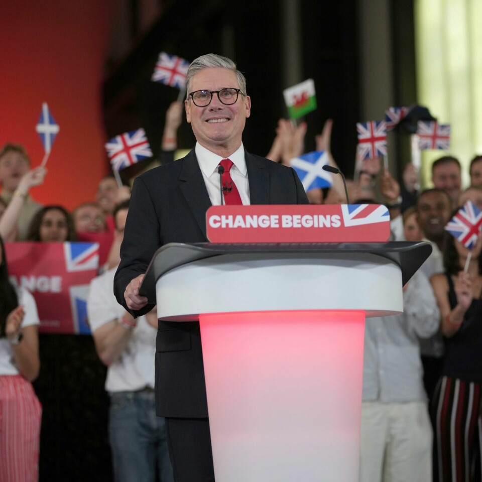VANT VALGET: Keir Starmer blir britenes nye statsminister. Han leder partiet Labour. Labour-leder Keir Starmer kan juble over en stor valgtriumf. Nå er det på tide med endring, sier han. Foto: Kin Cheung / AP / NTB