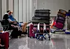 Kaos på europeiske flyplasser har ført til at flere tusen har blitt stående uten bagasje i sommer. Forsikringsselskapene har registrert en økning på 50 prosent. Foto: Michael Probst / AP / NTB