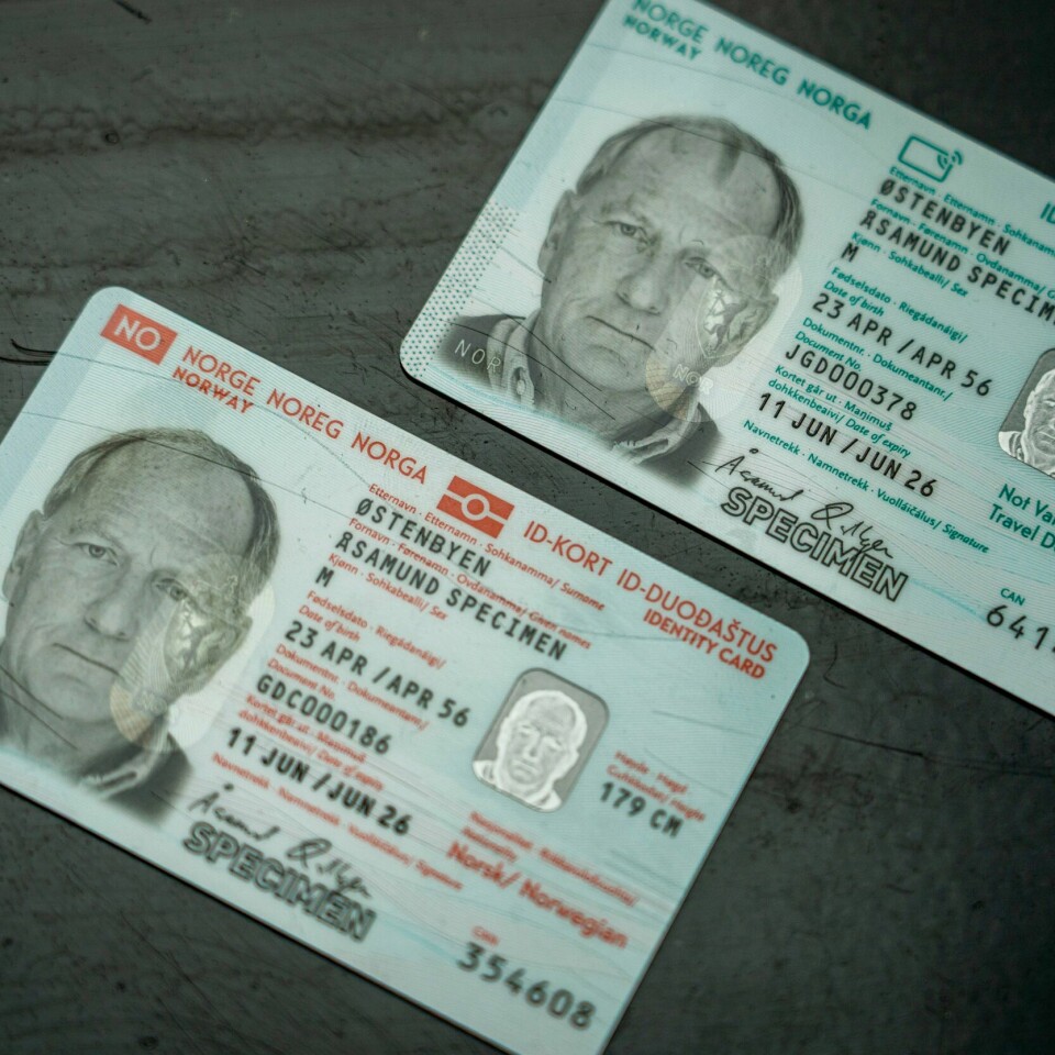 FEIL: Det er blitt en feil under produksjonen av nasjonale ID-kort. Dermed må folk vente lenger for å få disse kortene.Foto: Heiko Junge / NTB Illustrasjonsbilde av norske nasjonale ID-kort.Foto: Heiko Junge / NTB