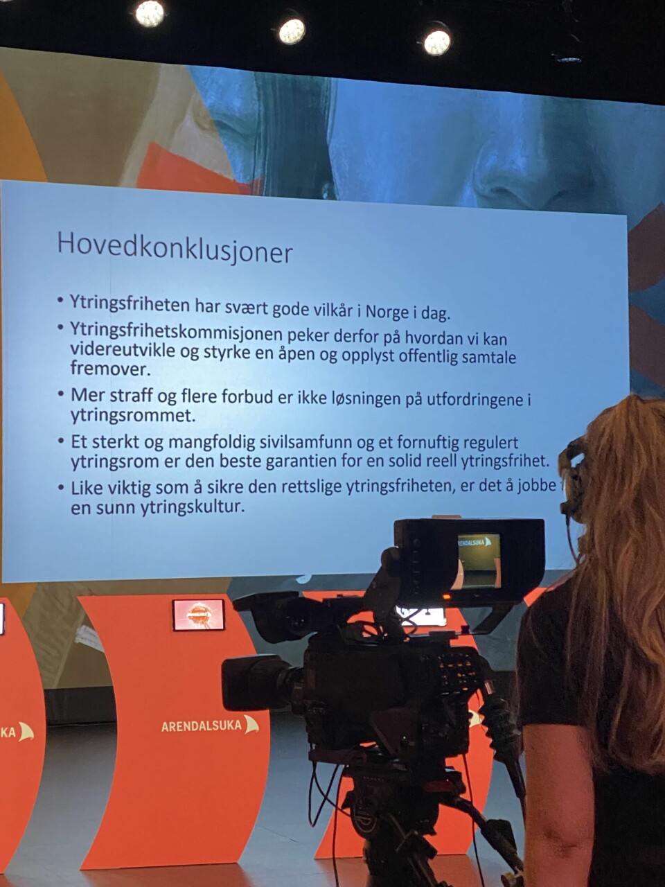 OPPSUMMERING: Ytringsfrihets-kommisjonen kom med en rapport. Den ble levert til regjeringen på Arendalsuka. Her er hovedkonklusjonen. Bildet viser punkter med hovedkonklusjoner for rapporten fra Ytringsfrihets-kommisjonen.