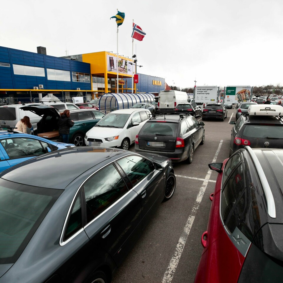 STREIK: Det kan bli streik blant ansatte på Ikea sitt varehus på Furuset i Oslo. Bildet er av en full parkeringsplass utenfor Ikea-varehuset på Furuset i Oslo. Foto: Lise Åserud / NTB