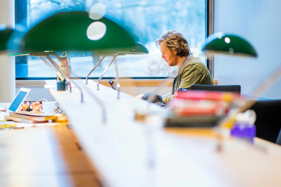 STUDENT: Årets helse- og trivselsundersøkelse viser at det er store forskjeller i hvordan studentene opplever miljøet på studiestedet. Rekordmange studerte her i landet i fjor. Av de 306.500 studentene var 40 prosent menn og 60 prosent kvinner, ifølge SSB. Foto: Håkon Mosvold Larsen / NTB