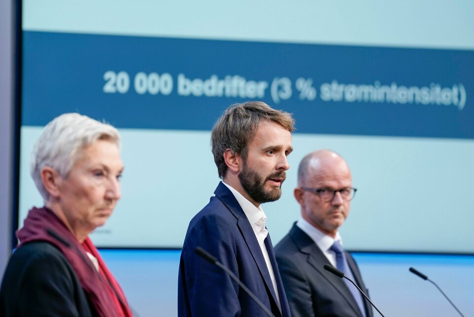 STRØM: LO leder Peggy Hessen Følsvik, næringsminister Jan Christian Vestre Holder og NHO leder Ole Erik Almlid. De holder pressekonfeanse om strømtiltak for næringslivet i Marmorhallen. LO leder Peggy Hessen Følsvik, næringsminister Jan Christian Vestre Holder og NHO leder Ole Erik Almlid holder pressekonfeanse om strømtiltak for næringslivet i Marmorhallen.
