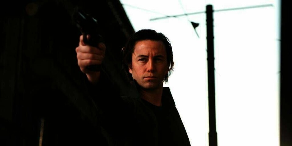 LEIEMORDER: «Looper» har premiere fredag. Der spiller Joseph Gordon-Levitt en leiemorder som må drepe en eldre utgave av seg selv.