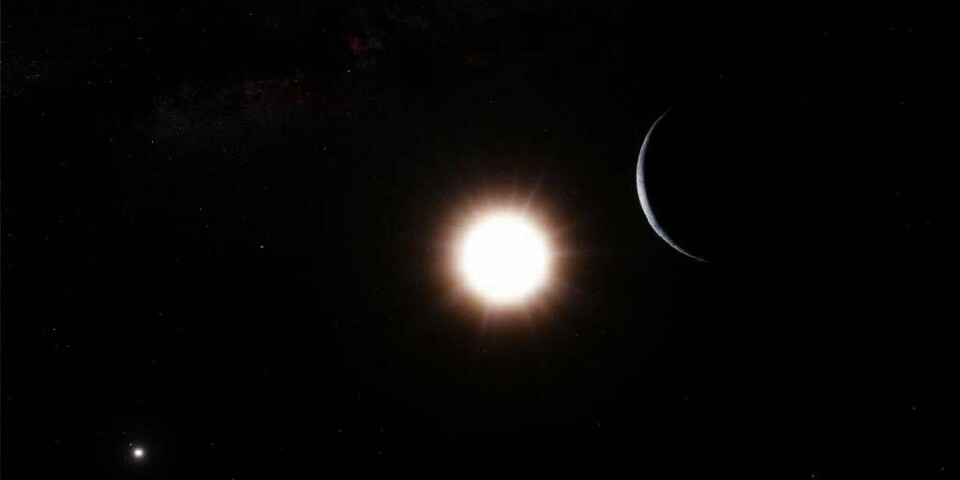 NY: Forskere har funnet en ny planet. Den ligger i stjerne-systemet Alfa Centauri. Det er det stjerne-systemet som ligger nærmest vår egen sol. Dette bildet er laget for å vise den nye planeten (øverst til høyre). Den store stjernen som lyser sterkest er Alfa Centauri B. Den lille stjernen til venstre er Alfa Centauri A.