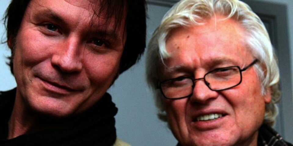 SYNGER: Artist Paal Flaata (til venstre) har fått bruke låter av låtskriver Chris Taylor. Taylor skryter av stemmen til nordmannen.