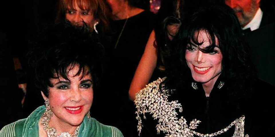 RIKE: Elizabeth Taylor og Michael Jackson tjener best etter sin død. De to var gode venner. Her er de sammen i 1997.