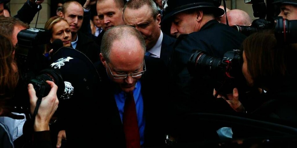 SLUTTER: George Entwistle er generaldirektør i den britiske kanalen BBC. Lørdag ble det klart at han slutter i jobben. Mandag valgte to andre ledere i BBC å slutte. Det skjer etter at kanalen viste programmet Newsnight. De meldte at en politikere hadde forgrepet seg på en ung gutt. Det stemte ikke.