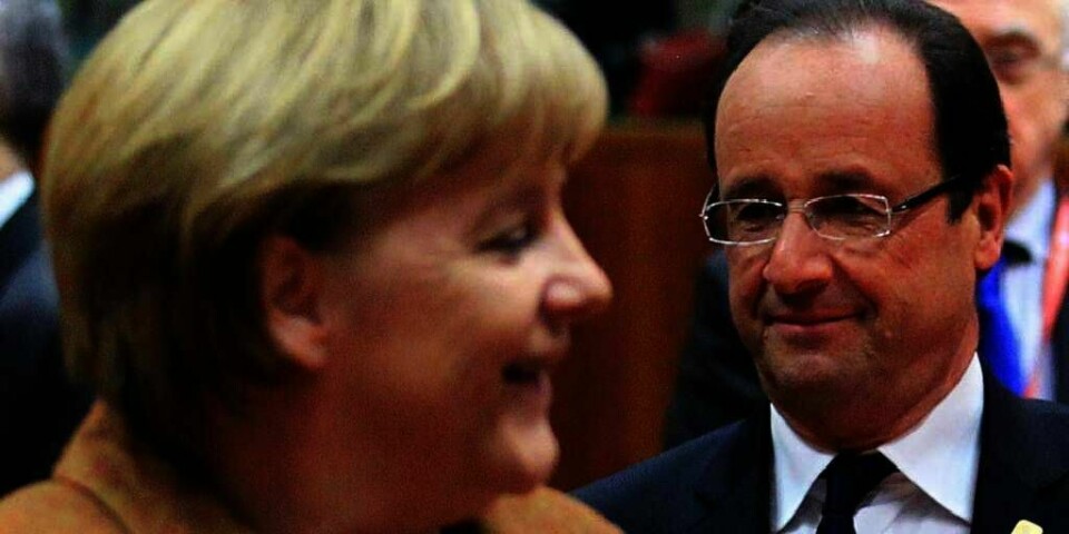 LANDET: Flyene med Tysklands statsminister Angela Merkel (til venstre) og Frankrikes president François Hollande ankom mandag formiddag Oslo. Ledere fra 21 land i Den europeiske union (EU) deltar når unionen får Nobels fredspris mandag. Bildet er fra en tidligere anledning.