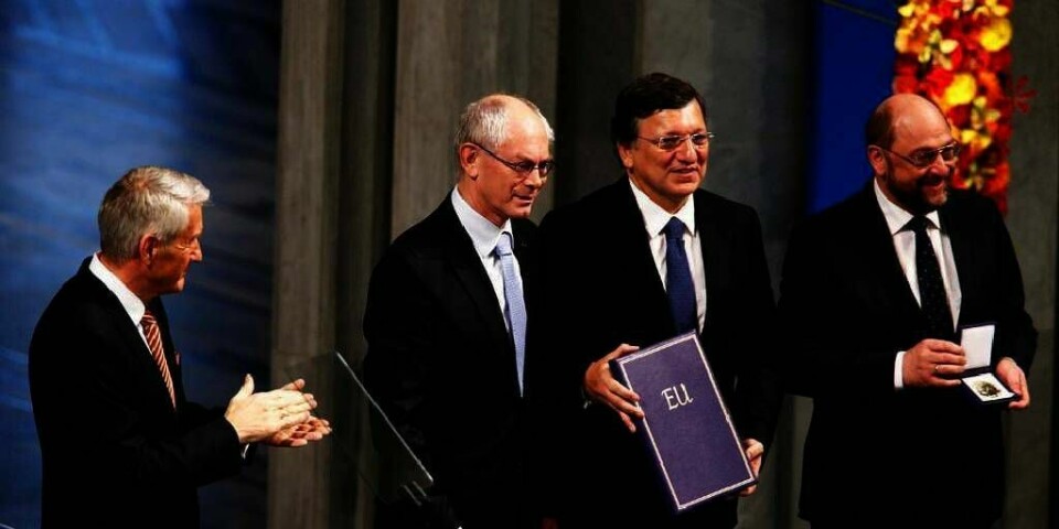 PRIS: Nobelkomitéens leder Thorbjørn Jagland (til venstre) ga Nobels fredspris til Den europeiske union (EU) mandag. Herman Van Rompuy (nummer to fra venstre), Jose Manuel Barroso og Martin Schulz er toppledere i EU. De tok imot prisen.