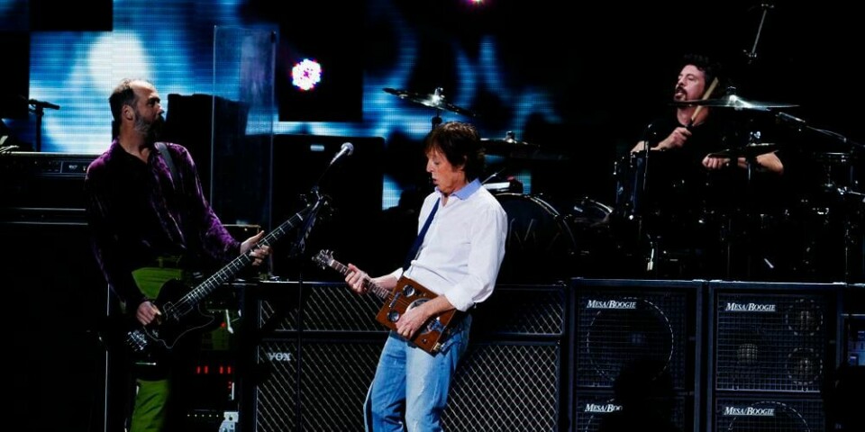 KONSERT: Paul MCartney ( i midten) fant tonen med Dave Grohl (til høyre) og Krist Novoselic (til venstre) fra Nirvana.