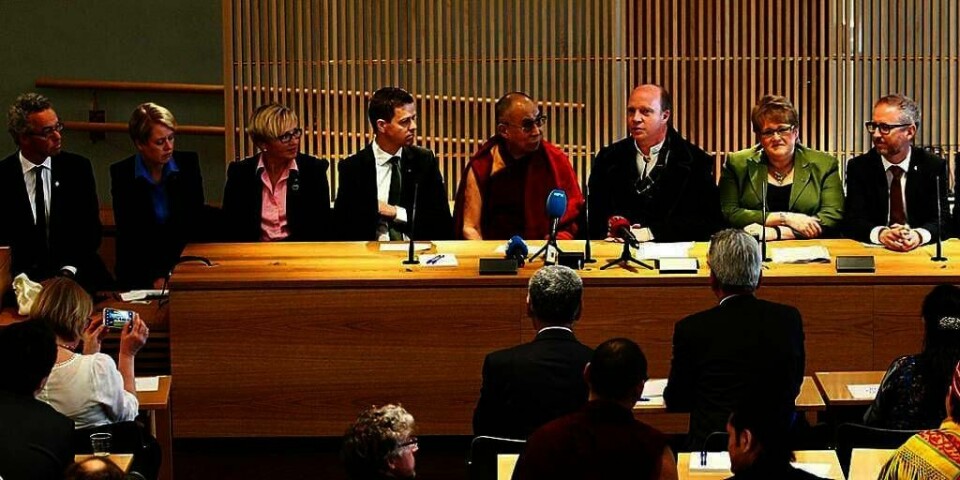 STORTINGET: Dalai Lama ble tatt imot av flere stortingsrepresentanter og ungdomspolitikere fredag.