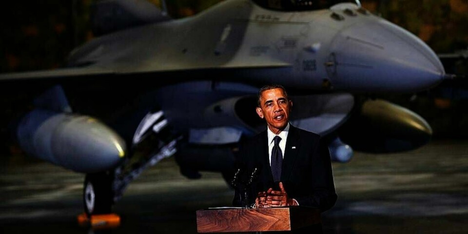 BESKYTTER: President Barack Obama talte foran et F-16-fly i Polen tirsdag. Han vil bruke mye penger på å beskytte Øst-Europa.