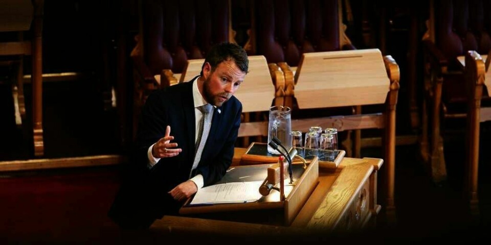 SVØMMING: Kunnskapsminister Torbjørn Røe Isaksen mener svømme-undervisningen ved landets skoler er for dårlig.