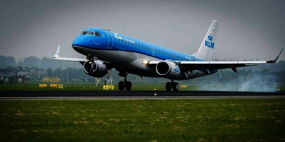 DØD:En død person ble funnet ved et av flyhjulene etter landing i Amsterdam i Nederland. Flyet var av typen Embraer 190 og kom fra Sandefjord. Bildet viser et annet fly av denne typen.