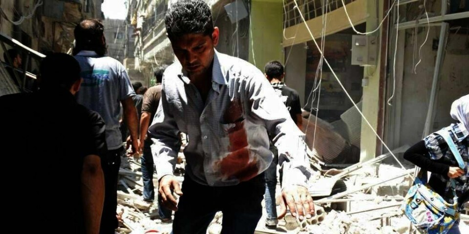 UFRED:Syria er verdens minst fredelige land. Det viser en ny undersøkelse. Her er en skadet mann i byen Saqba i Syria.