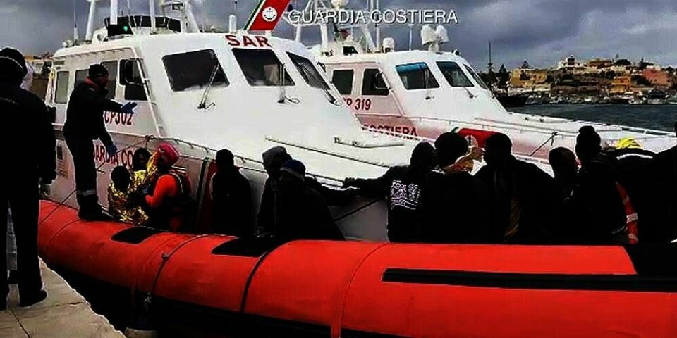 REDDET:  Disse flyktningene ble hentet opp av den italienske kystvakten og kjørt til Italia. 203 flyktninger døde på havet mellom Libya og Italia i helgen.
