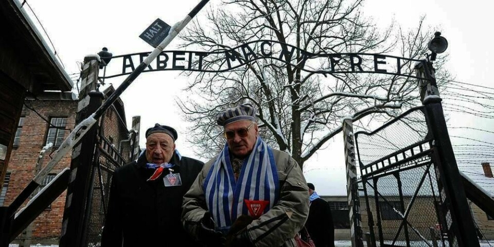 OVERLEVDE: To menn er tilbake i Auschwitz-Birkenau for å markere at det er 70 år siden de slapp fri.