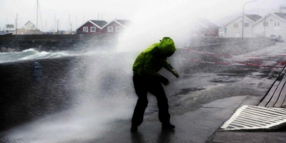 Uværet Ole traff Bodø i Nordland lørdag formiddag. Den kraftige vinden fortsatte til søndag. Vinden og bølger gjorde stor skade.
