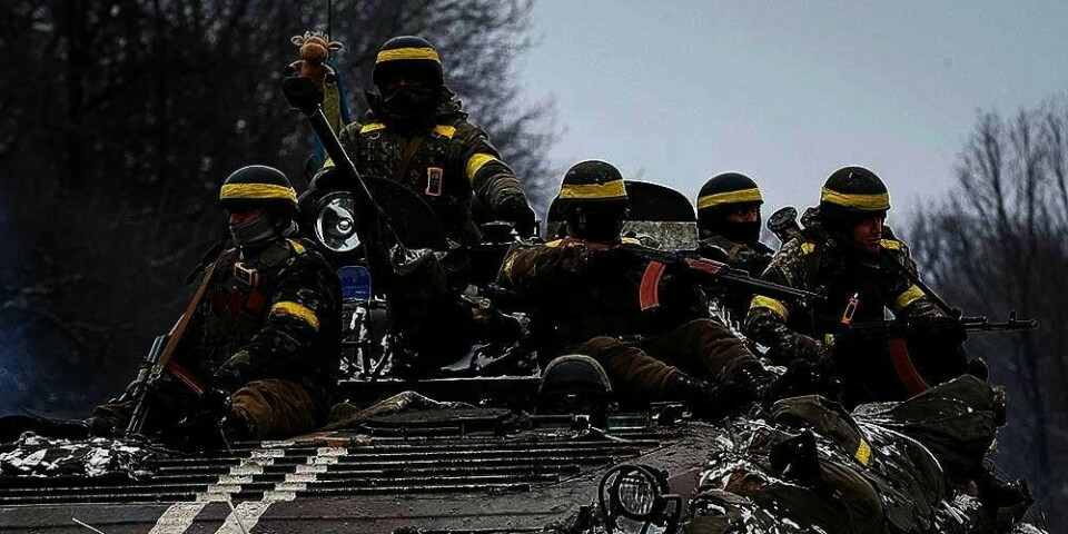 KRIG: Bildet viser soldater fra den ukrainske regjeringen. De var i Øst-Ukraina tirsdag. Flere ledere forsøker å få til en plan for fred i Ukraina. Men opprørerne tror ikke det blir noe av.