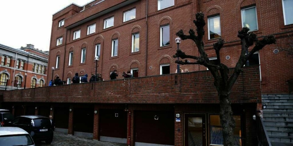 POLITI: Oslo katolske bispedømme er siktet for å ha lurt til seg 50 millioner kroner. Her undersøker politiet lokalene til bispedømmet torsdag.