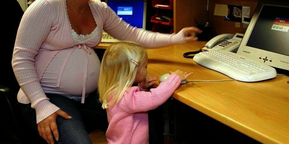 ULOVLIG: Mange mødre og gravide blir behandlet annerledes på en negativ måte på jobben. Flere bedrifter bryter loven. Likestillings-ombudet vil at de straffes med å måtte betale erstatning.
