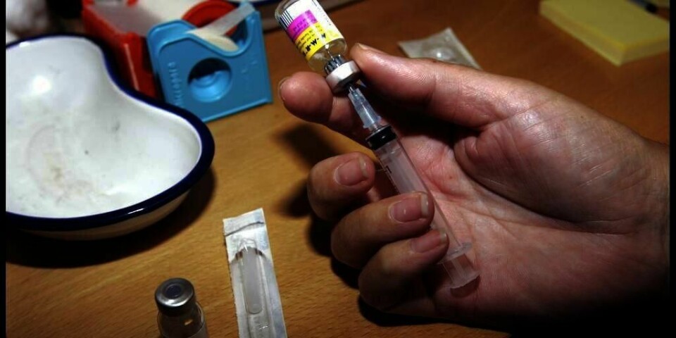 VAKSINE:  Personen som nå er syk av meslinger hadde ikke fått vaksine mot sykdommen. Overlege Trude Arnesen minner om at det er viktig å få denne vaksinen.