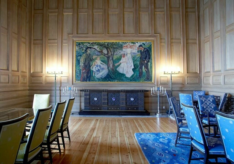 BRYLLUP: Oslo kommune har begynt å bruke Munch-rommet på rådhuset til vigsler. Fra nyttår skal ordførerne i hele landet ta over vigselsretten fra domstolene.