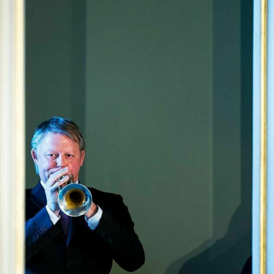 MUSIKER: Ole Edvard Antonsen er klar for stor konsert. Han feirer sine plater. Her spiller han for kongeparet i fjor.