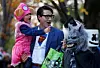 Bildet viser statsminister Justin Trudeau i Canada som feirer halloween med barn.