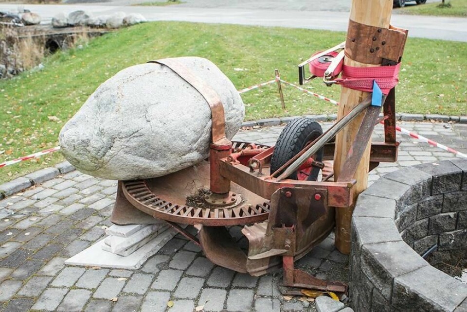 KUNST: Dette kunstverket står i Kvam i Oppland. Nå må det fjernes.