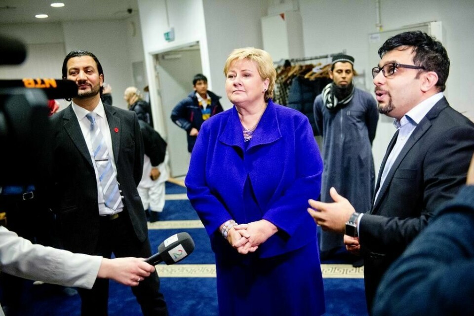 SLUTTET: Arshad Jamil (til høyre) og moskeen Islamic Cultural Center er med i det nye muslimske nettverket MDN. De ville ikke lenger samarbeide med Mehtab Afsar i Islamsk Råd Norge (til venstre). Her er de to med statsminister Erna Solberg for to år siden.