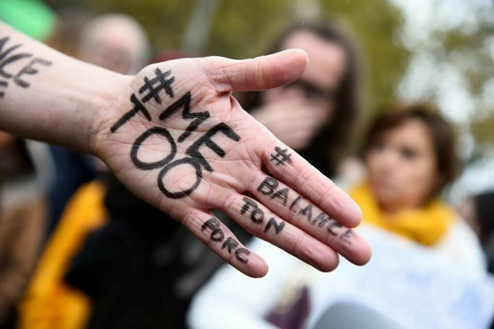 TRAKASSERING: Hele verden snakker om seksuell trakassering. De bruker emneknaggen #metoo på sosiale medier. Det betyr «jeg også».