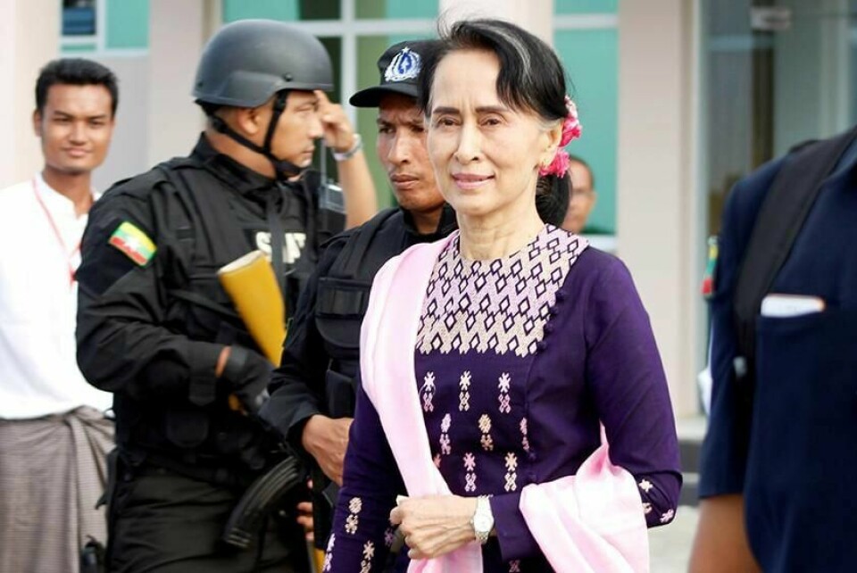 BESØK: Aung San Suu Kyi besøkte delstaten Rakhine.