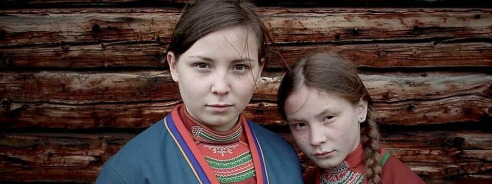 PRIS: De norske søstrene Lene Cecilia Sparrok (til venstre) og Mia Sparrok (til høyre) har hovedrollene i «Sameblod». Filmen har fått stor oppmerksomhet og flere fine priser.