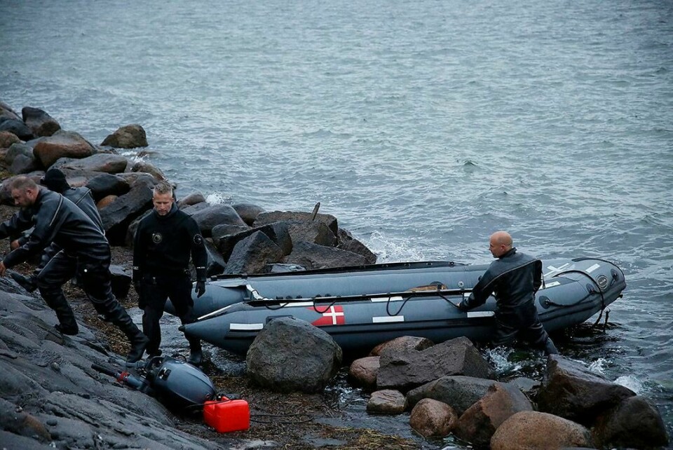 ARM: Dansk politi har funnet enda en arm i sjøen. Den er trolig fra den drepte journalisten Kim Wall. Bildet er fra tidligere i etterforskningen.