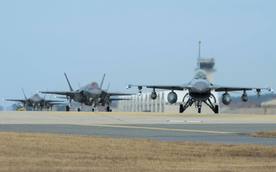 ØVELSE: Sør-Korea trener på krig sammen med USA. De er i gang med den største flyøvelsen noen gang på Korea-halvøyen.