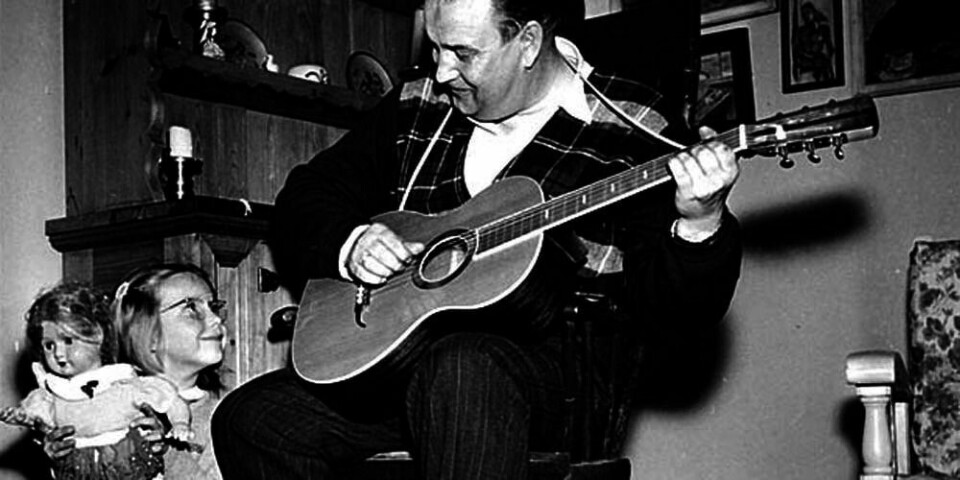SANGER: Alf Prøysen sang for datteren Elin da hun var barn. Elin Prøysen tror at faren var inspirert av deres jul da han skrev «Julekveldsvisa».