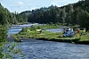 Redningshelikopter og luftambulansen er på stedet etter en kano har veltet i Numedalslågen ved Steinsholt i Larvik kommune. To personer har kommet seg til land og én er sendt til sykehus.Foto: Geir Eriksen / NTB