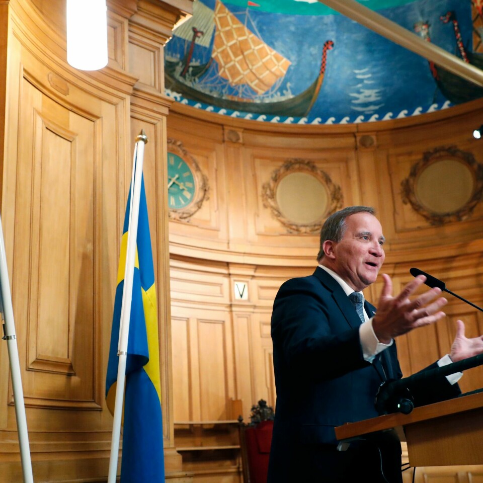 STATSMINISTER: Etter nesten tre uker med mistillit, regjeringskrise og ny godkjenning i Riksdagen er Stefan Löfven igjen leder av regjeringen i Sverige. Socialdemokraternas partileder Stefan Löfven holder onsdag en pressekonferanse etter nok en gang å ha blitt godkjent som statsminister av Riksdagen. Foto: Christine Olsson/ TT NYHETSBYRÅN / NTB