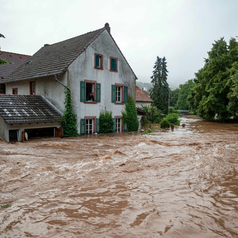 FLOM: Gater er forvandlet til elver i Erdorf i Rheinland-Pfalz i Tyskland. Gater er forvandlet til elver i Erdorf i Rheinland-Pfalz i Tyskland.Foto: Harald Tittel / dpa via AP / NTB