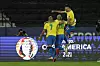 Brasils Lucas Paqueta feirer etter å ha scoret det eneste målet i kampen mot Chile i Copa America. Brasil vant 1-0. Foto: Silvia Izquierdo / AP / NTB
