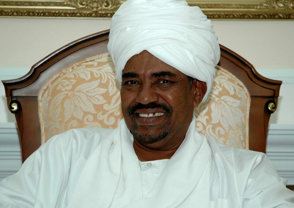 TILTALT: Omar al-Bashir var diktator i Sudan i 30 år. Nå sier myndighetene at han blir sendt til Den internasjonale straffe-domstolen ICC. Bildet er av Sudans tidligere president Omar al-Bashir i Khartoum i 2005. Foto: Bibiana D. Piene / NTB scanpix