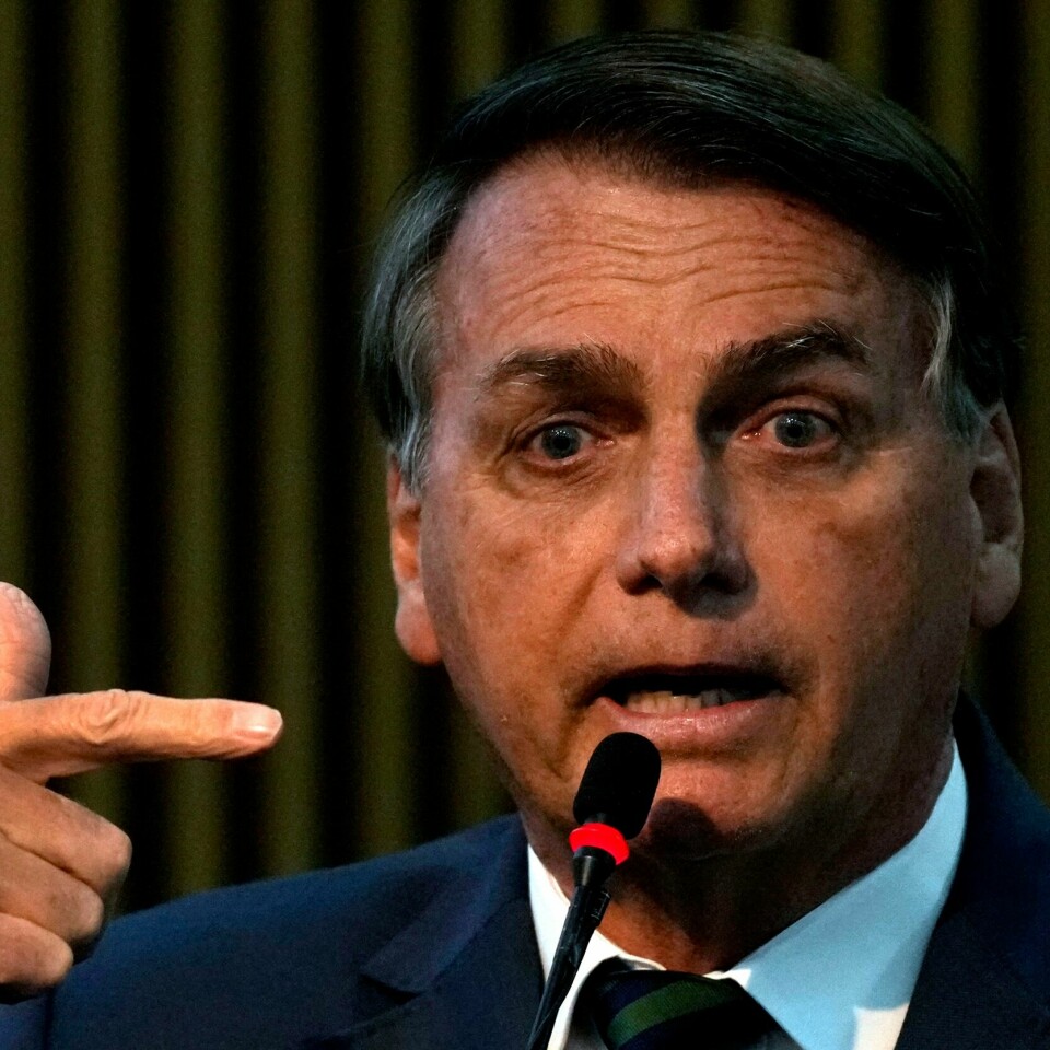 KONTROVERSIELL: Bolsonaro er både elsket og hatet i Brasil. Brasils øverste valgmyndighet skal etterforske president Jair Bolsonaros påstander om valgfusk og ber landets høyesterett vurdere om de er ulovlige eller utgjør en trussel mot demokratiet. Foto: Eraldo Peres / AP / NTB