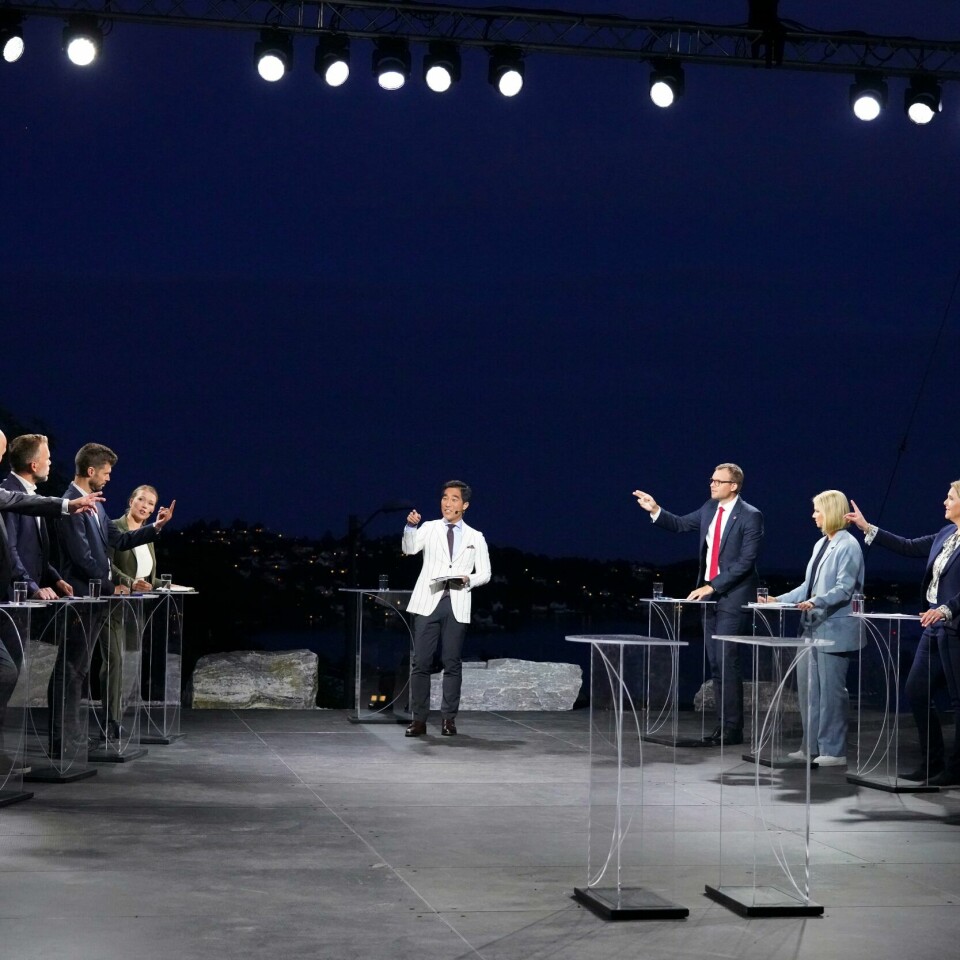 PARTILEDER-DEBATT: Partilederne diskuterte viktige politiske saker på Arendalsuka.Leder i Arbeiderpartiet Jonas Gahr Støre, leder i Senterpartiet Trygve Slagsvold Vedum, leder i Sosialistisk Venstreparti Audun Lysbakken, leder i Rødt Bjørnar Moxnes, leder i Miljøpartiet De Grønne Une Aina Bastholm, programleder Fredrik Solvang, leder i Kristelig Folkeparti Kjell Ingolf Ropstad, leder i Venstre Guri Melby, leder i Fremskrittspartiet Sylvi Listhaug og leder i Høyre Erna Solberg under NRKs direktesendte partilederdebatt i Arendal mandag kveld.Foto: Ole Berg-Rusten / NTB En av hovedbolkene i NRKs debatt fra Arendal mandag kveld handlet om klima og miljø. Bildet viser fra venstre: leder i Arbeiderpartiet Jonas Gahr Støre, leder i Senterpartiet Trygve Slagsvold Vedum, leder i Sosialistisk Venstreparti Audun Lysbakken, leder i Rødt Bjørnar Moxnes, leder i Miljøpartiet De Grønne Une Aina Bastholm, programleder Fredrik Solvang, leder i Kristelig Folkeparti Kjell Ingolf Ropstad, leder i Venstre Guri Melby, leder i Fremskrittspartiet Sylvi Listhaug og leder i Høyre Erna Solberg. Foto: Ole Berg-Rusten / NTB