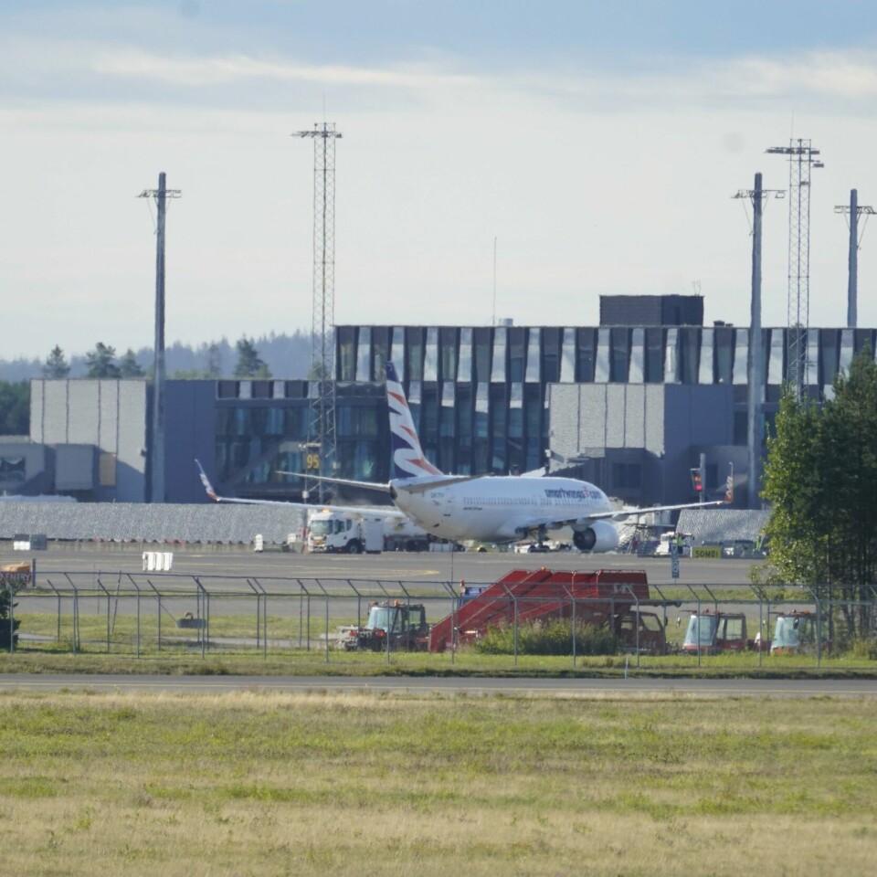 LANDET: Et norsk fly landet fredag morgen fra Afghanistan til Oslo lufthavn Gardermoen. Et fly fra flyselskapet Smartwings ankom fredag morgen fra Tbilisi i Georgia til Oslo lufthavn Gardermoen. Foto: Ole Berg-Rusten / NTB