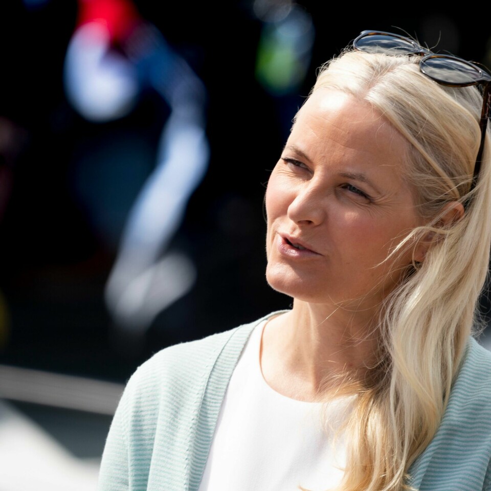 BURSDAG: Kronprinsesse Mette-Marit blir 48 år gammel. Feiringen blir ekstra rolig fordi kronprinsparet har 20 års bryllupsdag i neste uke. Kronprinsesse Mette-Marit fra da hun i juni besøkte et fartøy fra Redningsselskapet på Honnørbrygga i Oslo. Foto: Terje Pedersen / NTB