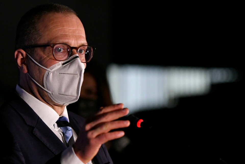 BEKYMRET: Hans Kluge er bekymret over utviklingen i Europa. WHO-topp Hans Kluge sier AstraZenecas vaksine redder liv og at det er større risiko for blodpropp hvis man får covid-19 enn hvis man tar vaksinen. Arkivfoto: Andreea Alexandru / AP / NTB