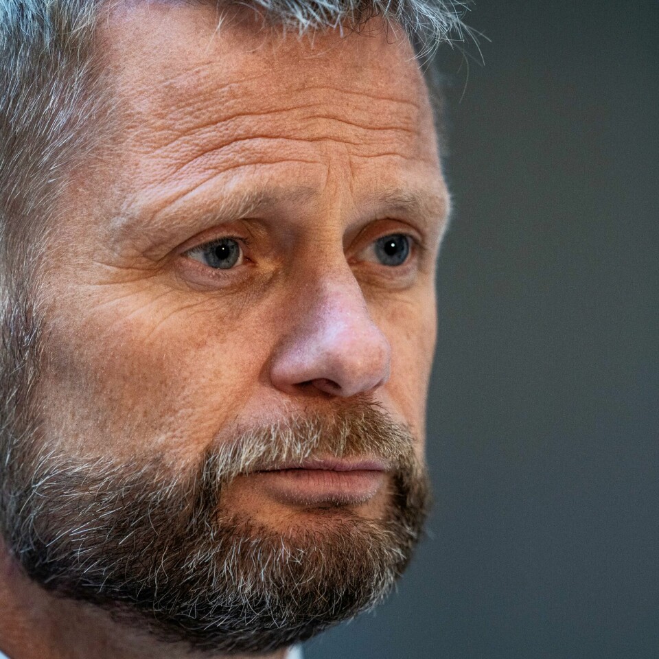 LOKALT: Bent Høie mener det må være lokale regler og tiltak mot smitten. Helse- og omsorgsminister Bent Høie (H). Foto: Ali Zare / NTB